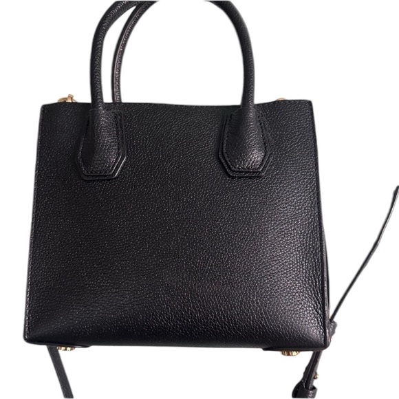 Michael Kors pebbled leather mini messenger bag. In black - Picture 3 of 4